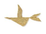 une broche en forme d'oiseau en or, avec une pierre rose dans le bec