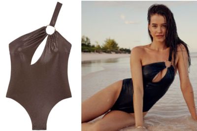 une photo d'une femme en maillot de bain sur la plage