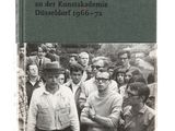 la couverture d'un livre sur laquelle figure l'image d'un groupe d'hommes