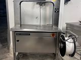 a picture of a machine that is sitting in a room