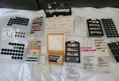 a lot of buttons and buttons on a bed