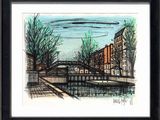 dessin représentant un pont au-dessus d'une rivière, avec des bâtiments et des arbres en arrière-plan
