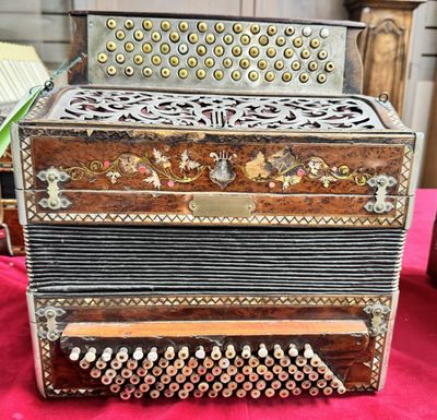 Accordéon MARIANO DALAPPE à Stradella: Chromatique ; 5 rangs…