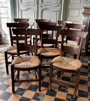several chairs are arranged in a row on a checkered floor