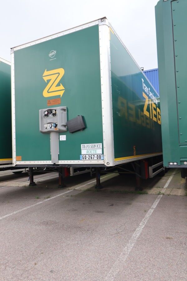 FRUEHAUF FST4FC Fourgon Noir - Utilitaire à Bon Kilométrage