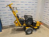 a picture of a small machine that is sitting in a room