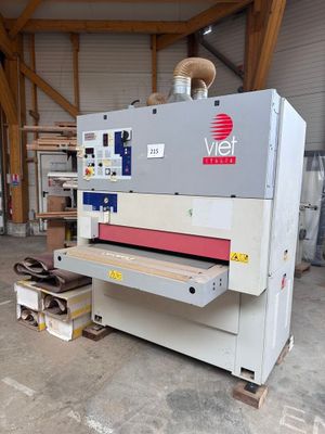 l'image d'une machine installée dans un entrepôt