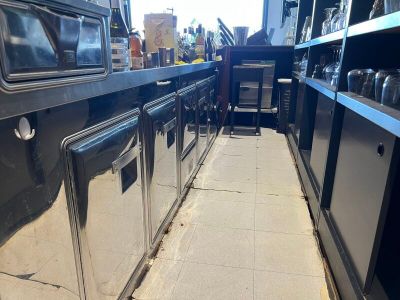 1 installation de bar plateau granit, avec arrière bar réfri…