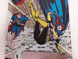 un gros plan sur une bande dessinée représentant Superman en plein vol