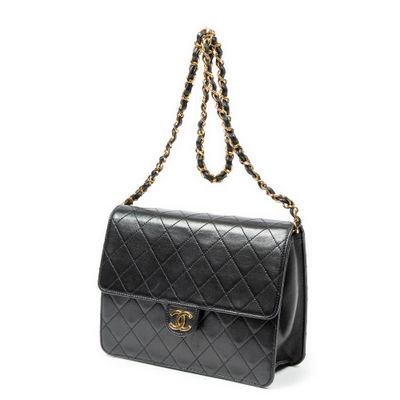 chanel sac à rabat en agneau matelassé noir