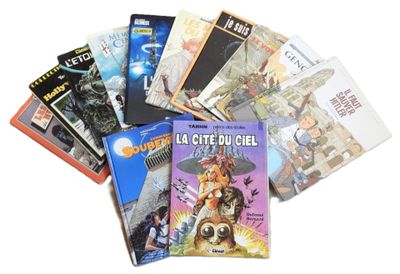 un grand nombre de livres posés sur une table