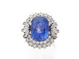 une bague en saphir et diamant
