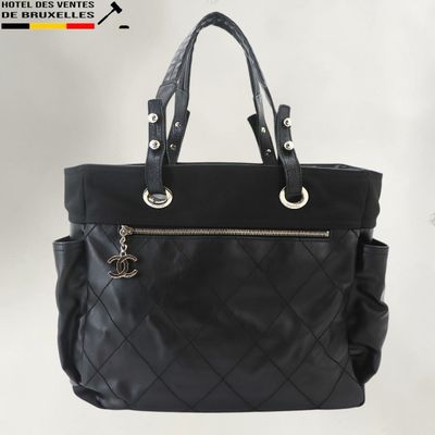 sac cabas Chanel en cuir matelassé noir