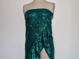 robe verte à paillettes sur un mannequin, mannequin, mannequin, mannequin, mannequin, mannequin, mannequin, mannequin, mannequin, mannequin, mannequin