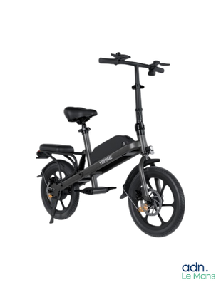 une image d'un scooter électrique noir sur fond blanc