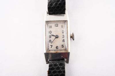 an image of a wrist watch with a black strap