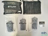 le contenu d'un sac Flytex est présenté sur une surface blanche