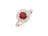 une bague en rubis et diamants