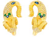 une paire de boucles d'oreilles en or ornées de pierres vertes et bleues