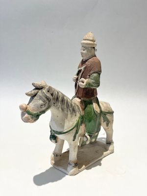 CAVALIER en terre cuite à glaçure à trois couleurs dite "san…