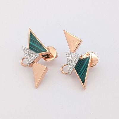deux paires de triangles en émail vert et blanc sertis de diamants