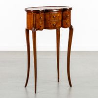 Table d'appoint ou petit meuble « en rognon », de forme réna… (photo 4)