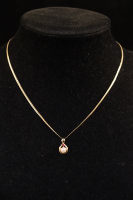 Collier en or jaune 18 K (750) à maille serpent avec pendent…