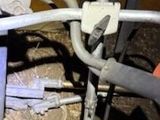 une photo d'une ponceuse à parquet et d'une ponceuse posée par terre