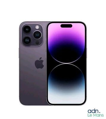 Un iPhone 11 d'Apple et un iPhone 11 sont présentés côte à côte