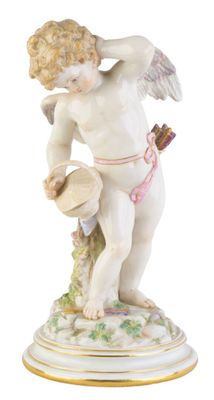une image représentant une figurine de Cupidon tenant un arrosoir