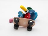 a skateboard that is sitting on top of a skateboard