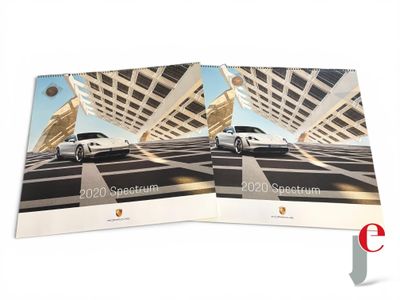 LOT de deux calendriers Porsche.