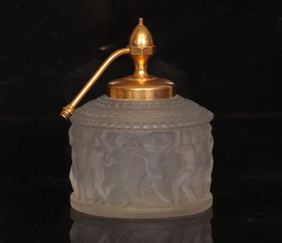 LALIQUE France. Vaporisateur en verre moulé pressé satiné, m…