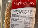 un paquet de gaufres emballé dans du plastique posé sur une table