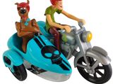 deux figurines représentant un homme et un chien à moto