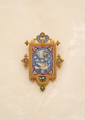 a picture of a wall decoration with a picture of a bird on it