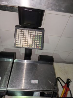 une photo d'une balance sur laquelle est posé un écran