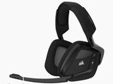 un gros plan sur un casque de jeu équipé d'un micro et d'écouteurs