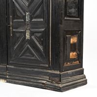 Buffet rectangulaire en bois mouluré et marqueté de bois noi… (photo 2)