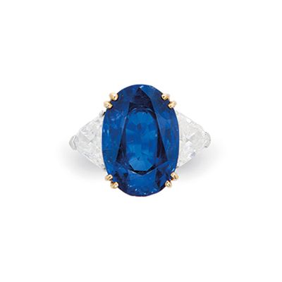 une bague en saphir et diamant