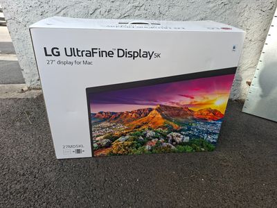 Écran LG UltraFine 27 pouces flambant neuf à vendre à Los Angeles, Californie