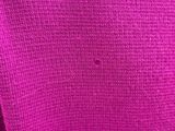 un pull violet avec un petit trou au milieu