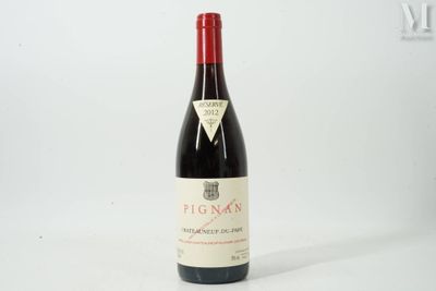 une bouteille de vin posée sur une table