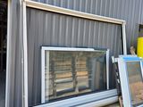 many windows that are outside of a building