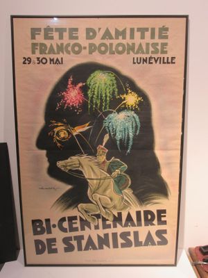 une affiche représentant un homme à cheval, avec des feux d'artifice en arrière-plan