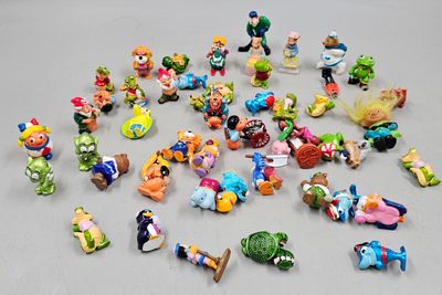 59 / B2 / Lot de petites figurines.