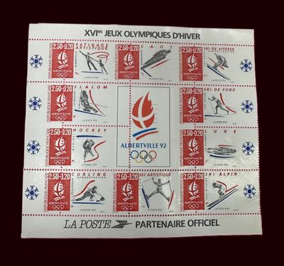 une image représentant une feuille de timbres sur laquelle figurent des symboles olympiques