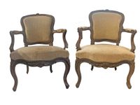 Paire de fauteuils en bois mouluré et sculpté à dossier et c…