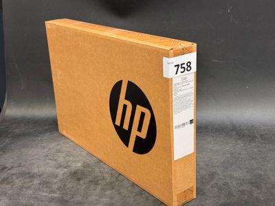un gros plan d'une boîte sur laquelle figure le logo HP