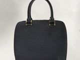 Sac à main Louis Vuitton en cuir Epi noir avec finitions dorées